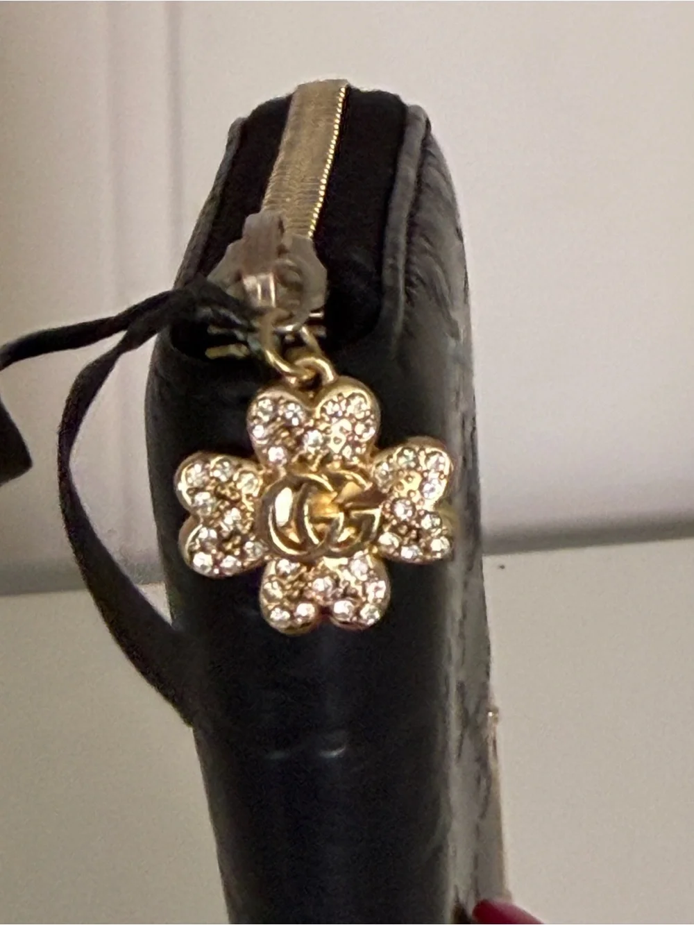 Gucci Black Leather Zip Wallet with an added zipperpull Gold Floral Gucci Charm - Picture 9 of 12